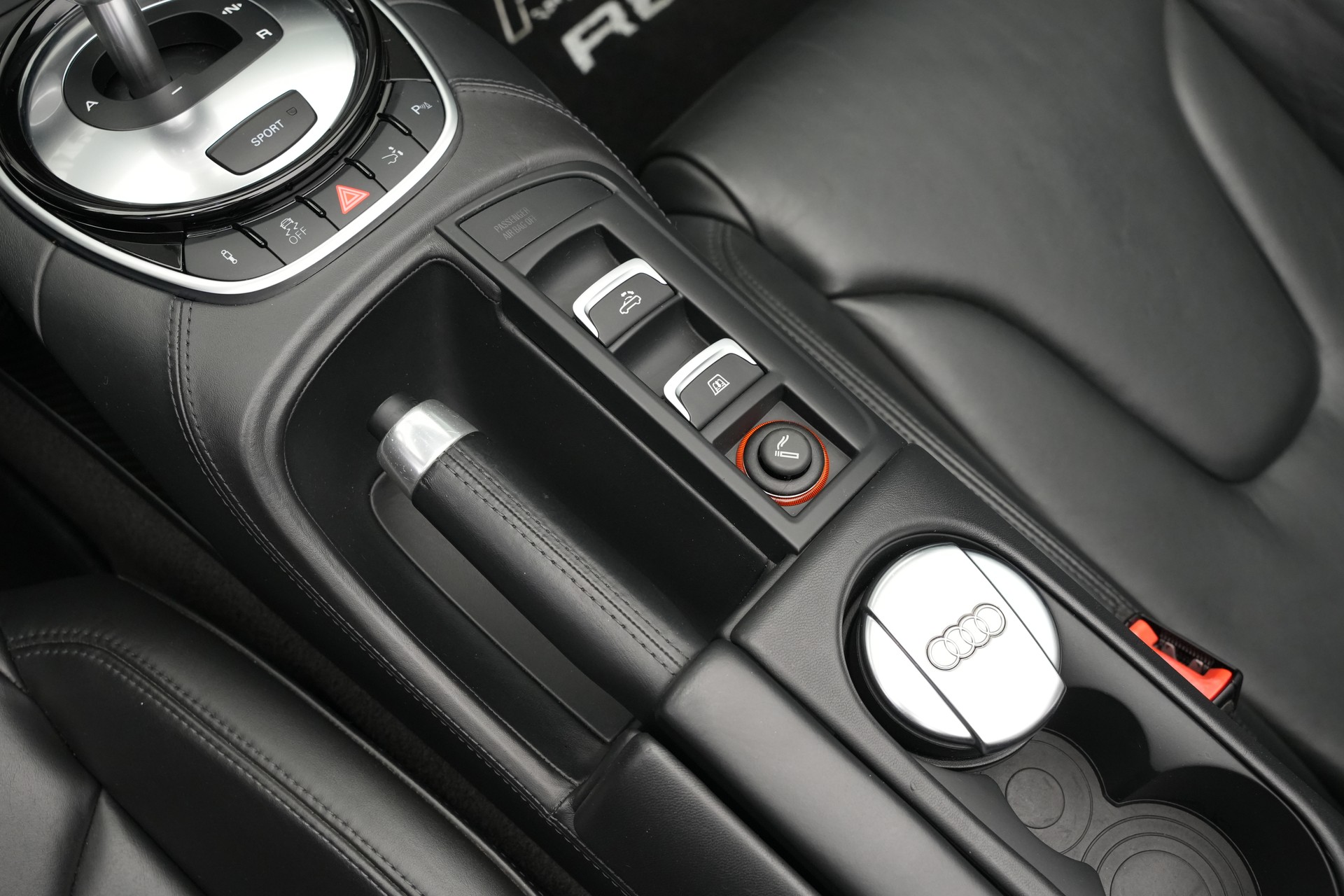 AUDI R8 Spyder 5.2 S-Tronic *Carbon* *B&O* *Keramik*-image-31