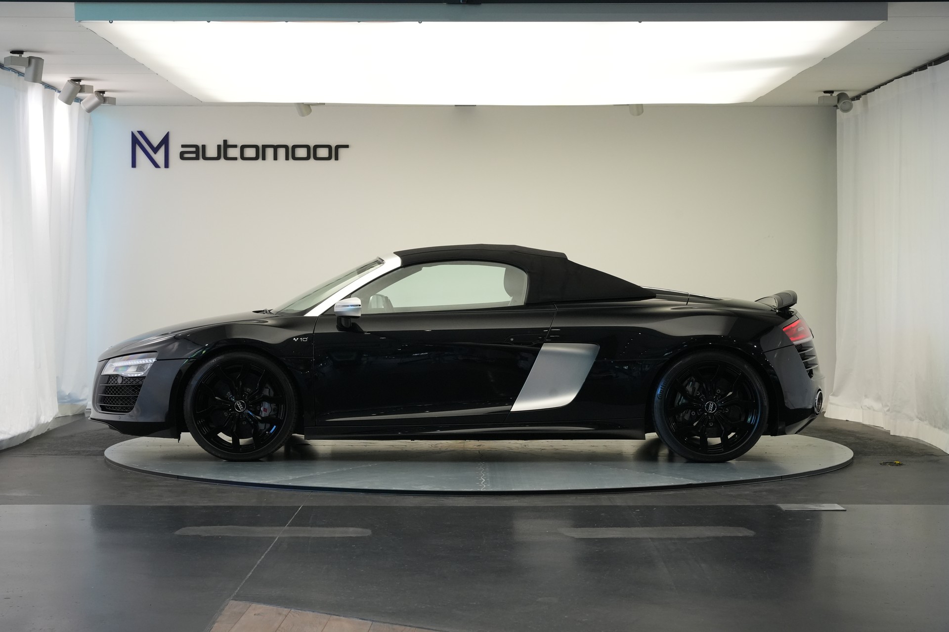 AUDI R8 Spyder 5.2 S-Tronic *Carbon* *B&O* *Keramik*-image-9