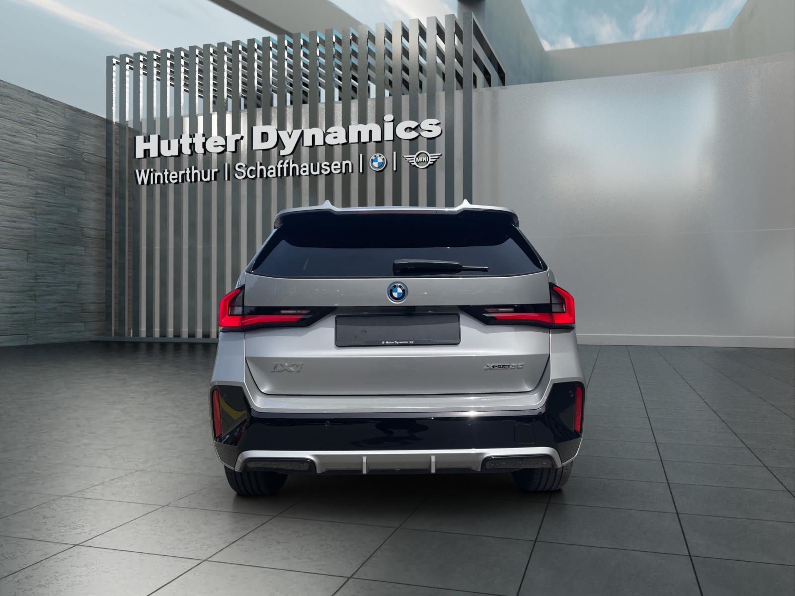 BMW iX1 30 xDrive-image-5