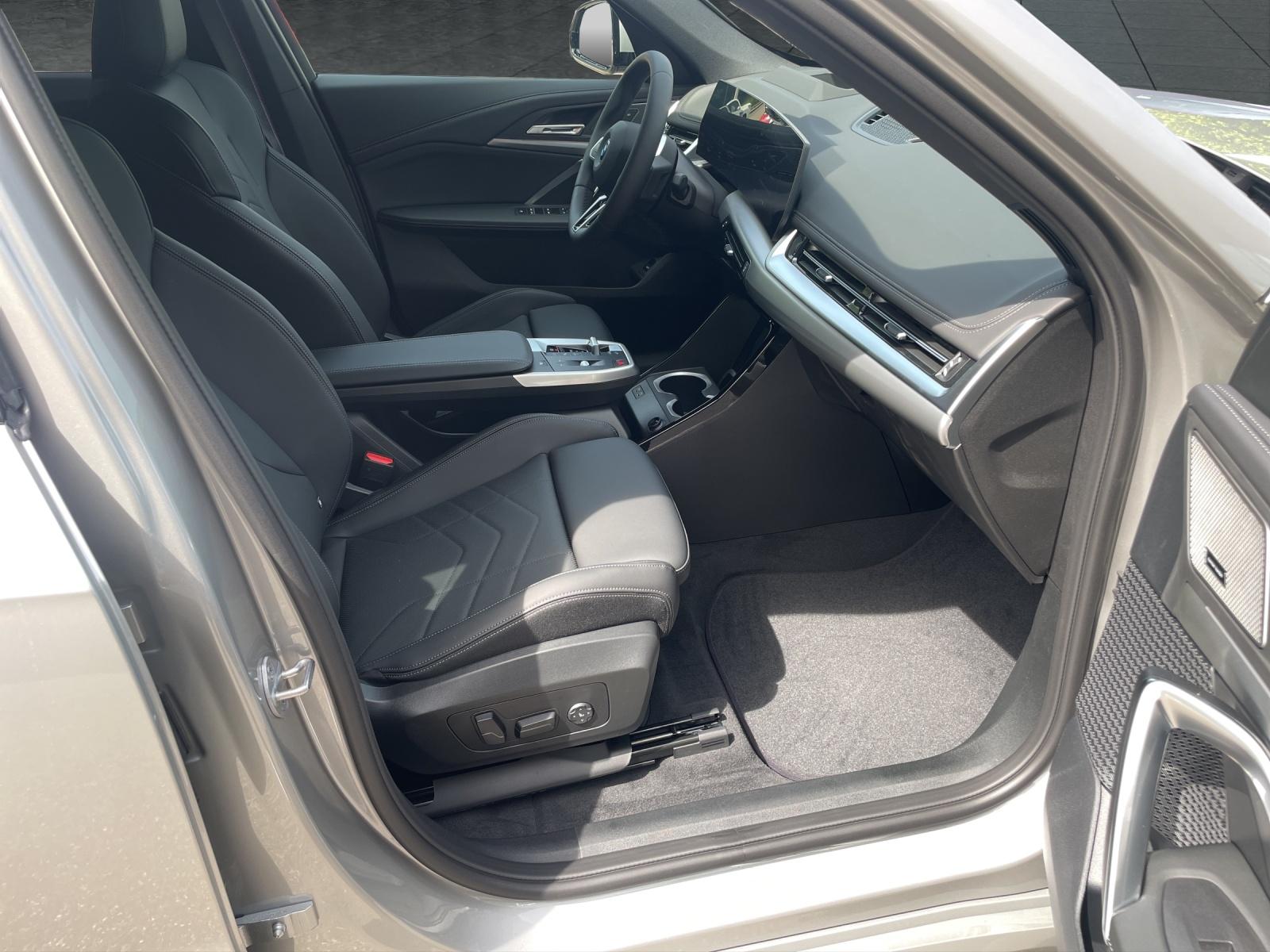 BMW iX1 30 xDrive-image-14