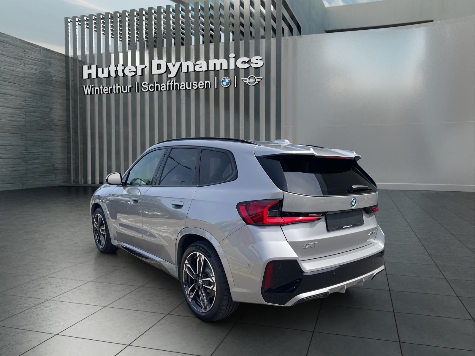 BMW iX1 30 xDrive-image-6