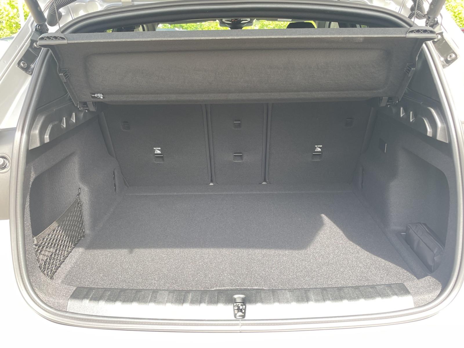 BMW iX1 30 xDrive-image-18