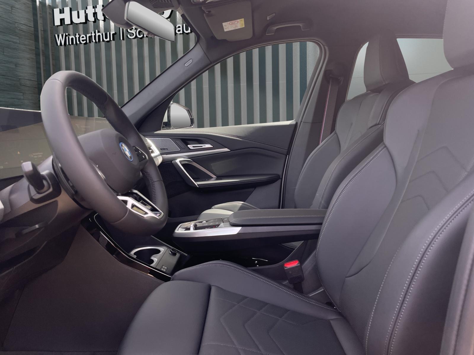 BMW iX1 30 xDrive-image-13