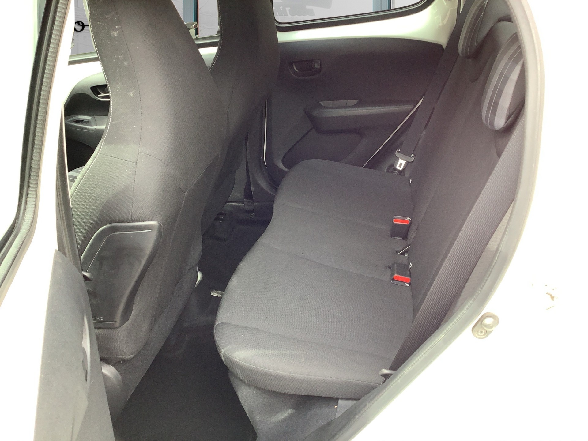 PEUGEOT 108 1.0 VTi Active-image-9