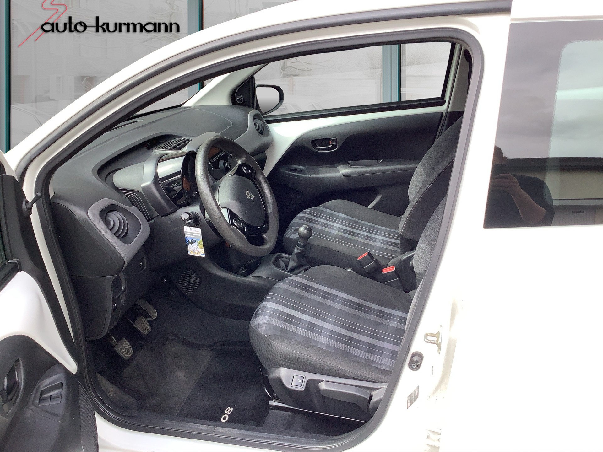 PEUGEOT 108 1.0 VTi Active-image-8