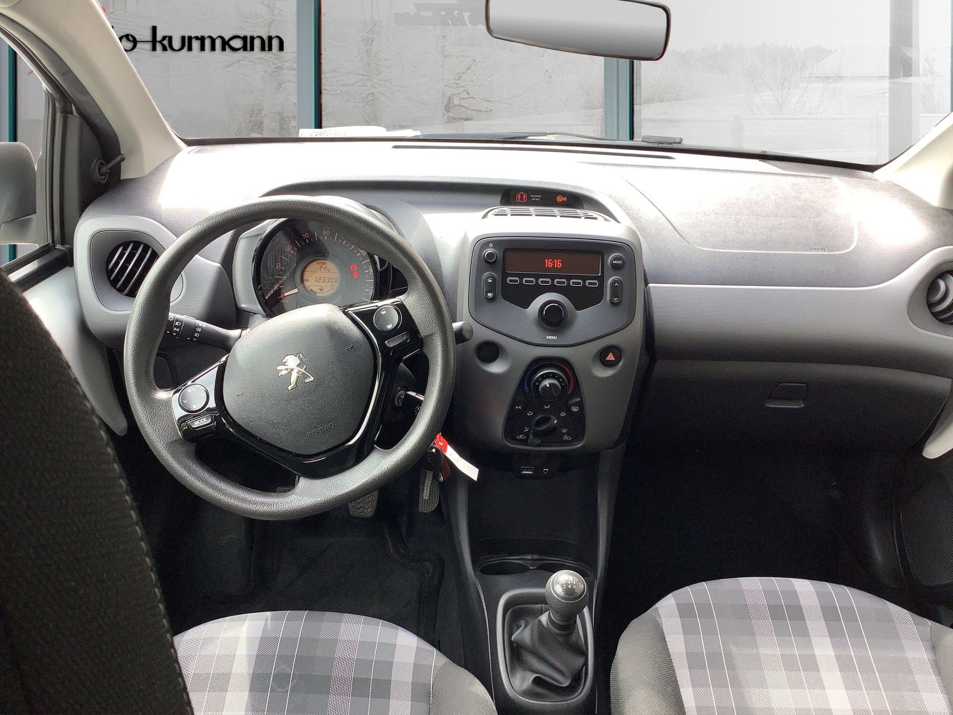 PEUGEOT 108 1.0 VTi Active-image-10