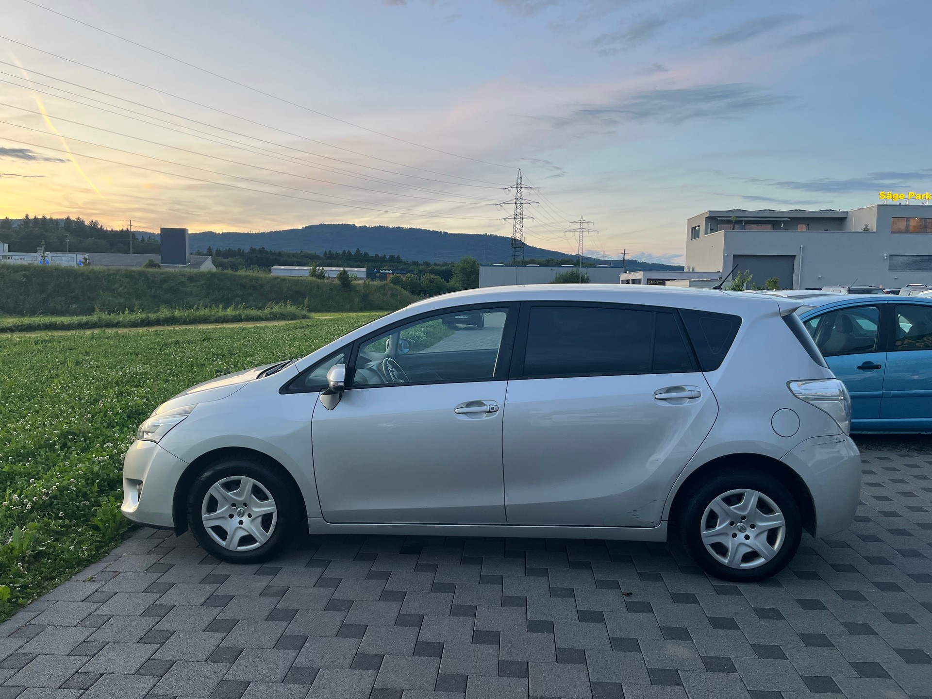 TOYOTA Verso 2.0 D-4D Linea Sol-image-3