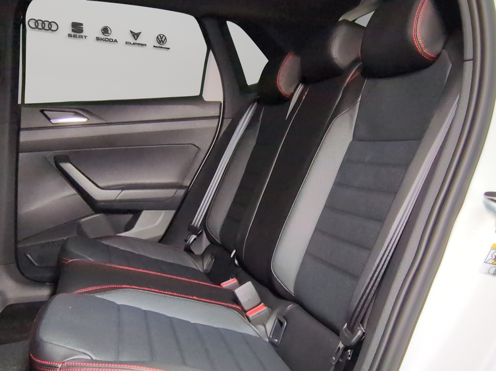 VW Polo 2.0 TSI GTI DSG-image-8