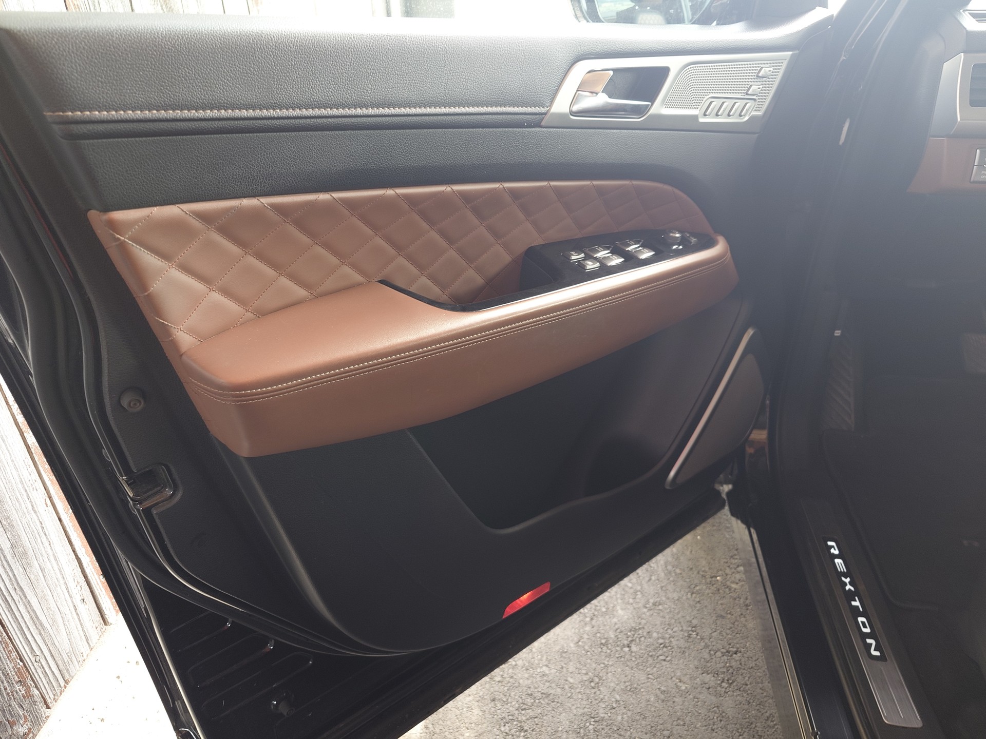 KGM-SsangYong Rexton RX220 e-XDi Sapphire 4WD-image-13