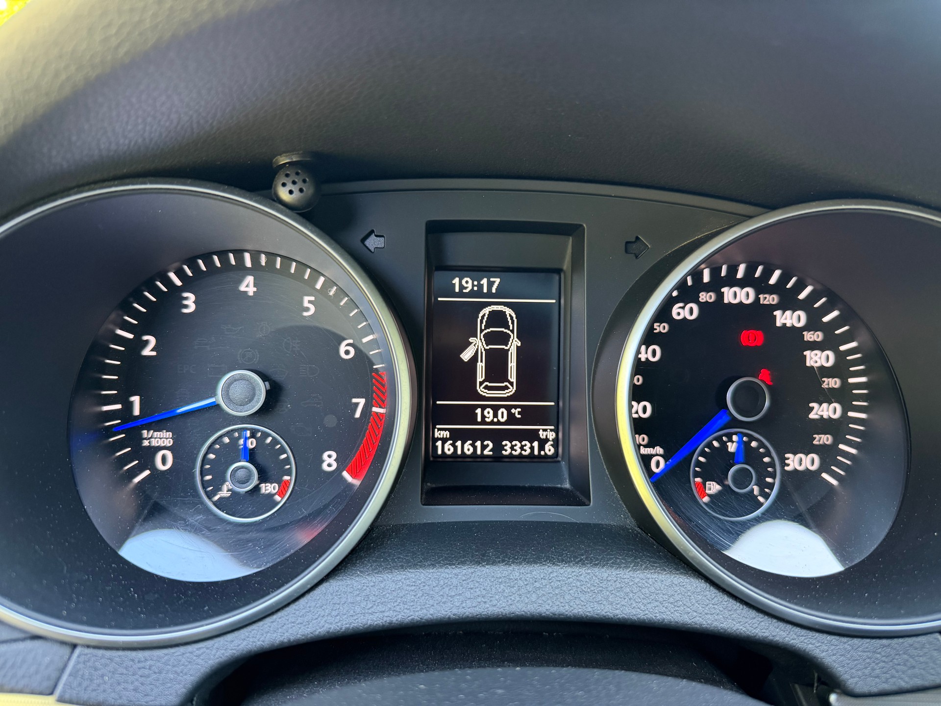 VW Golf 2.0 TSI R 4Motion-image-4
