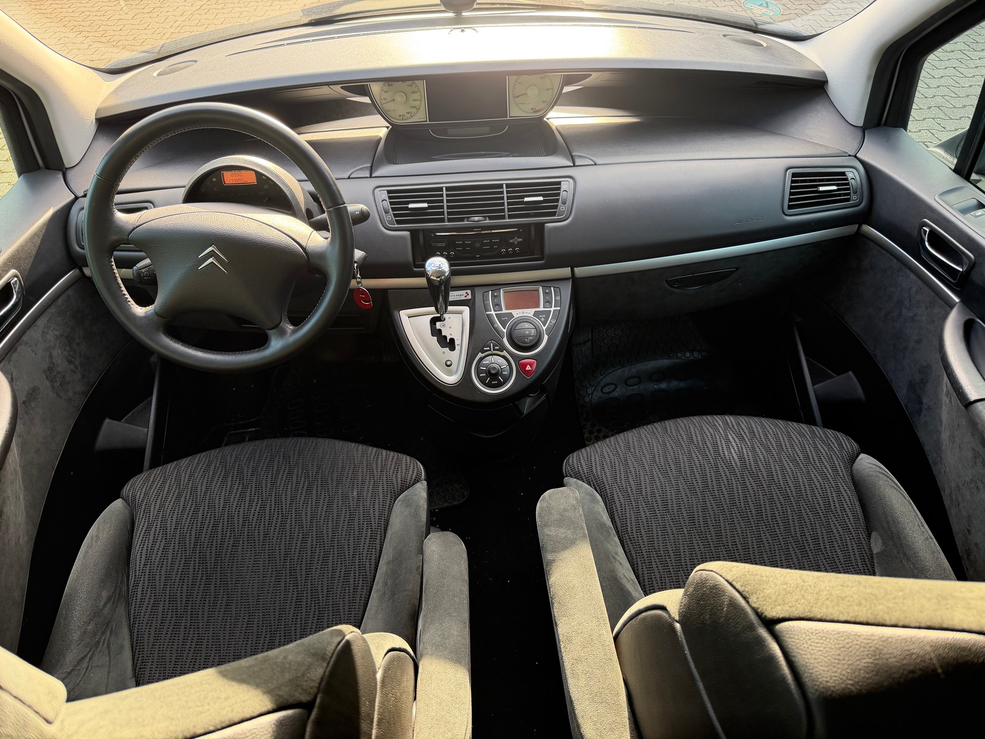 CITROEN C8 2.0 16V HDi Chic Automatic-image-7