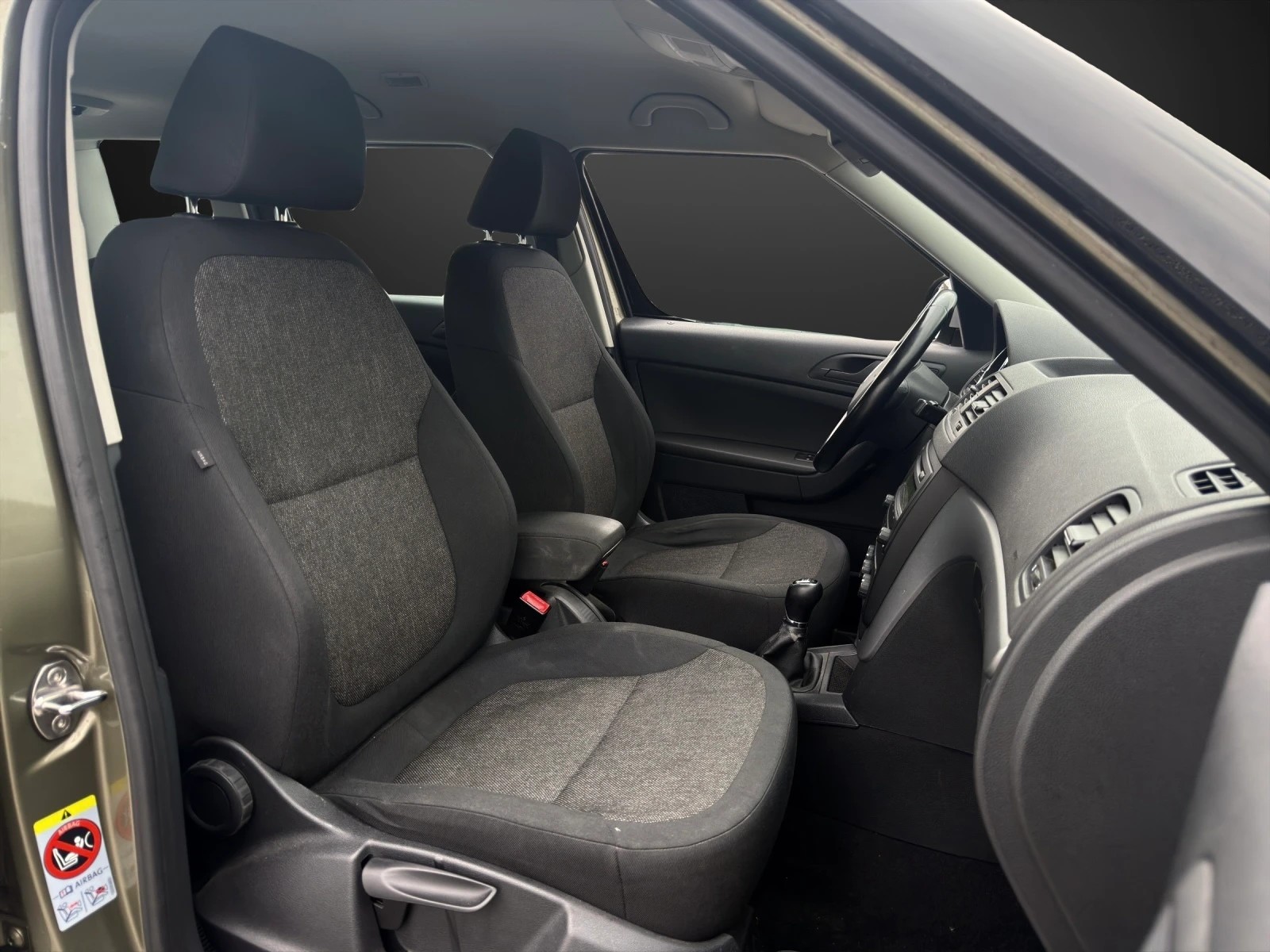 SKODA Yeti 2.0 TDI Active 4x4-image-8
