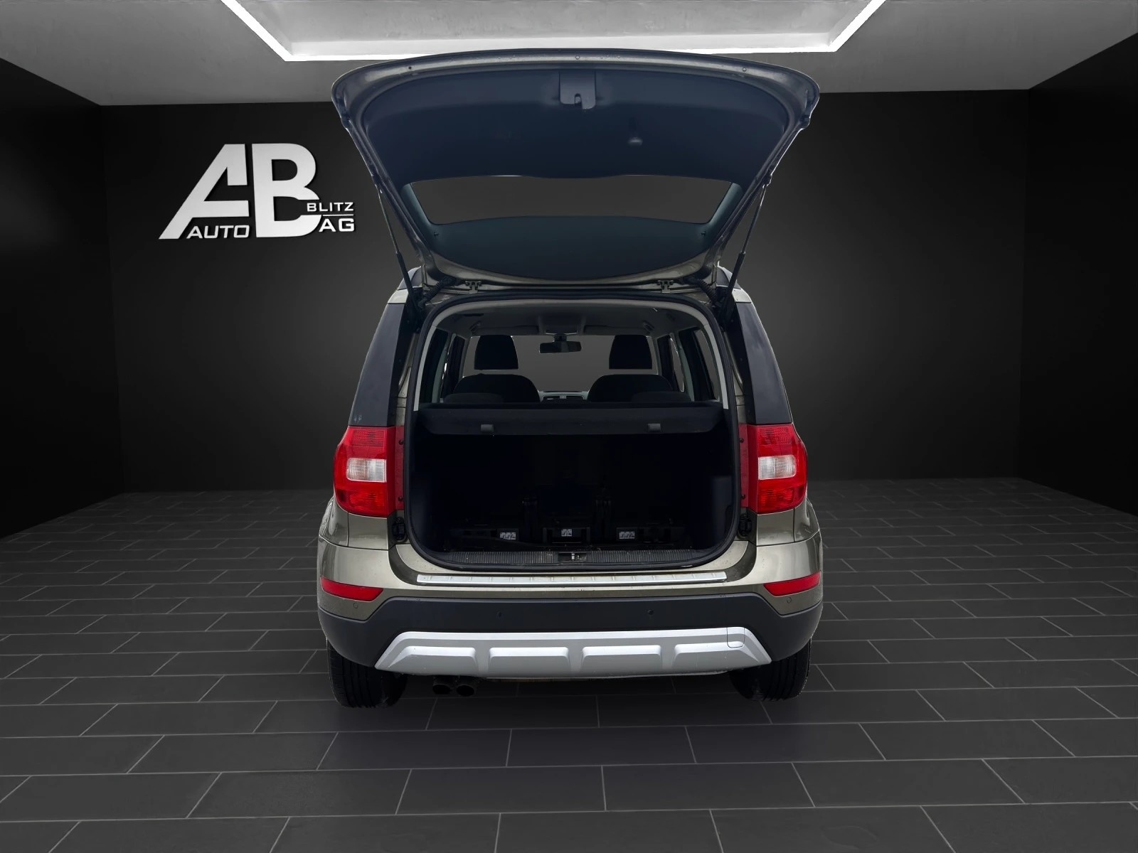 SKODA Yeti 2.0 TDI Active 4x4-image-11