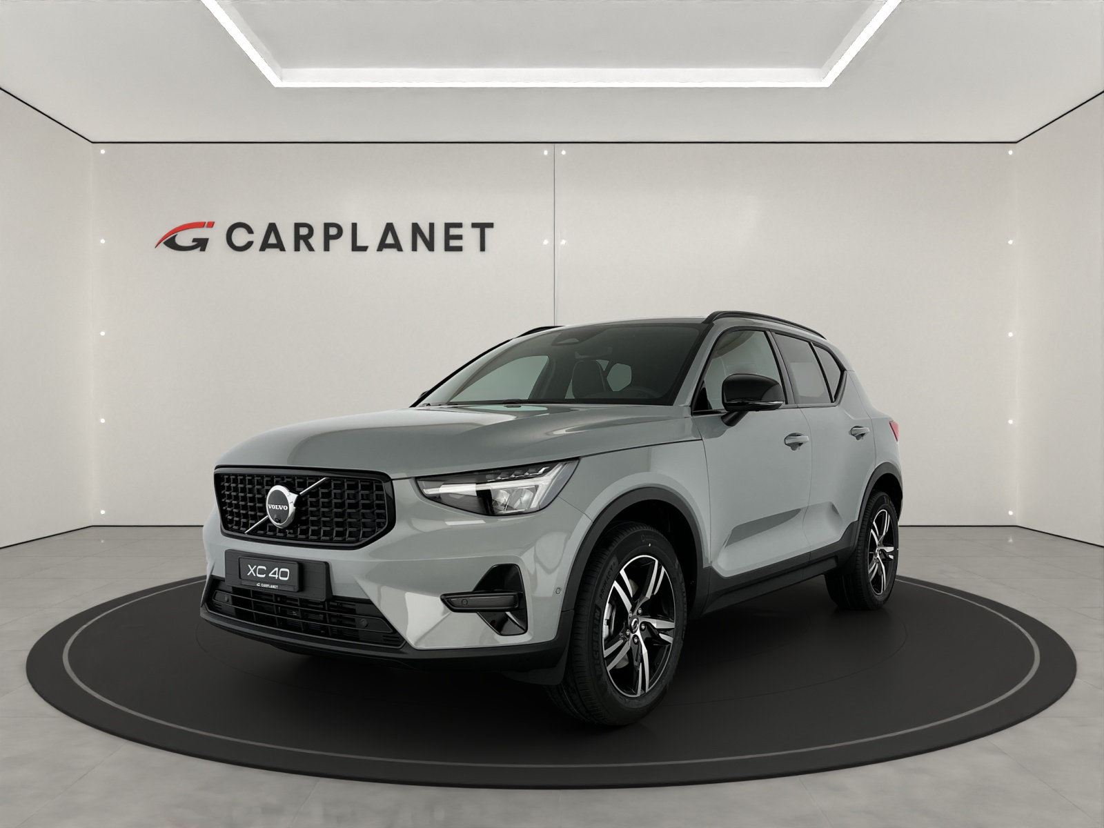 VOLVO XC40 2.0 B3 MH Plus Dark-image-0