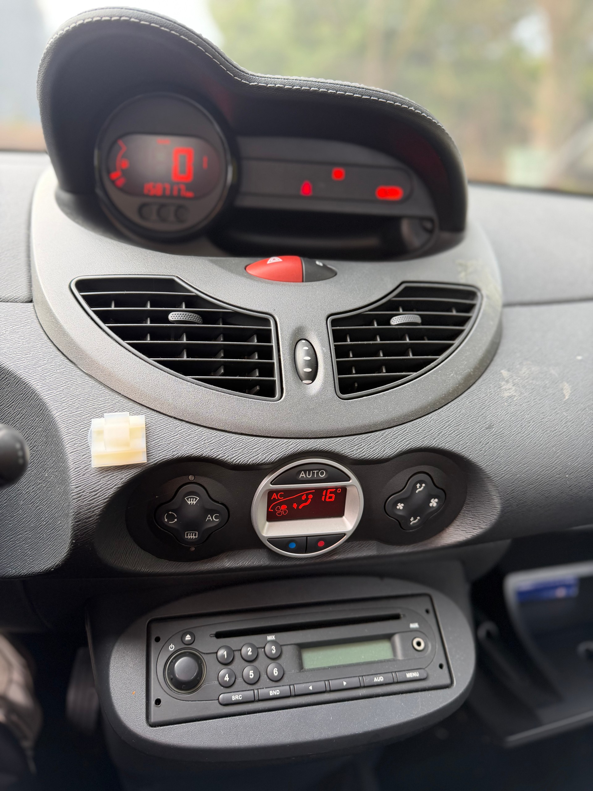 RENAULT Twingo 1.2 16V Initiale Quickshift-image-8