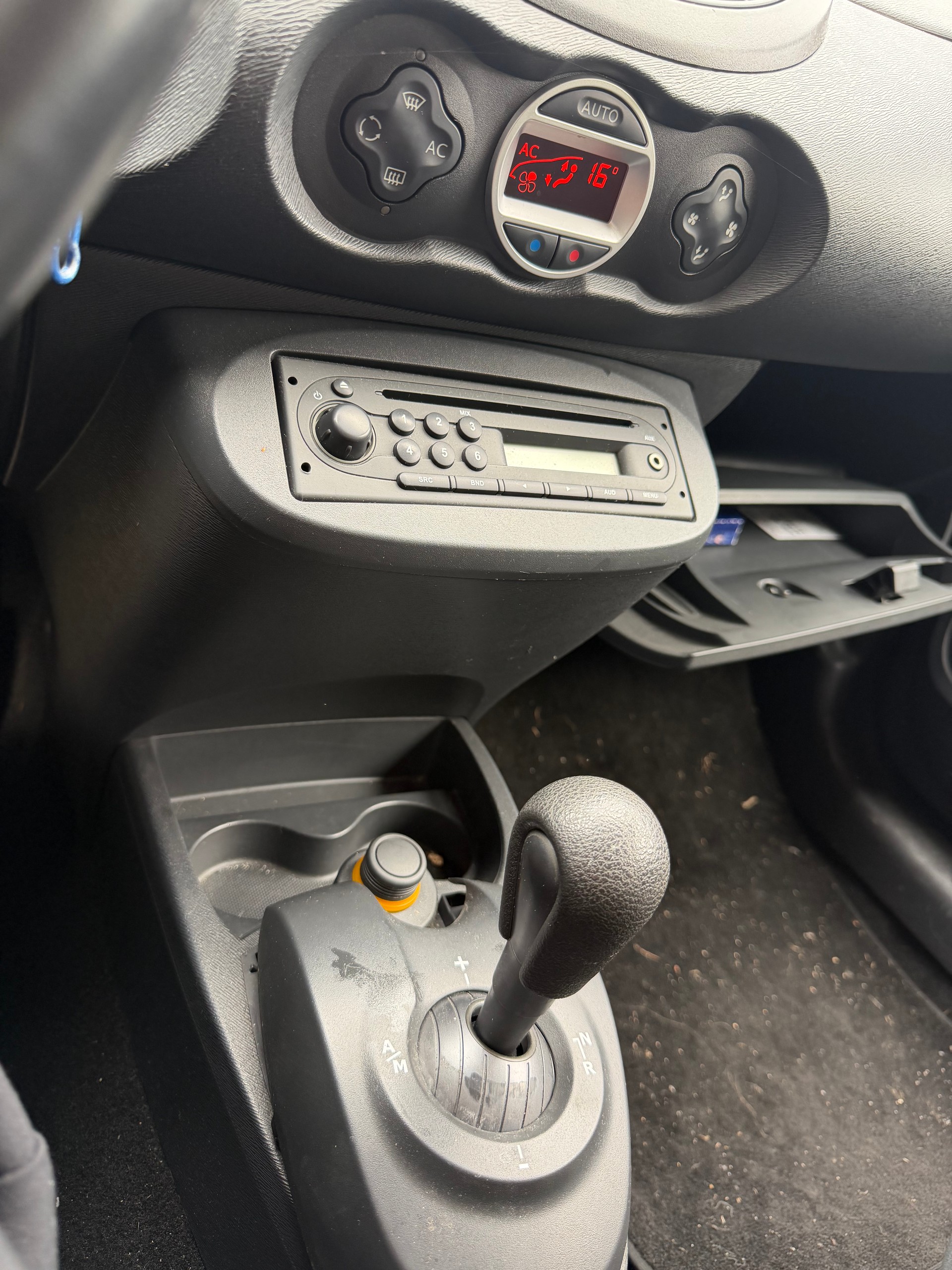 RENAULT Twingo 1.2 16V Initiale Quickshift-image-10