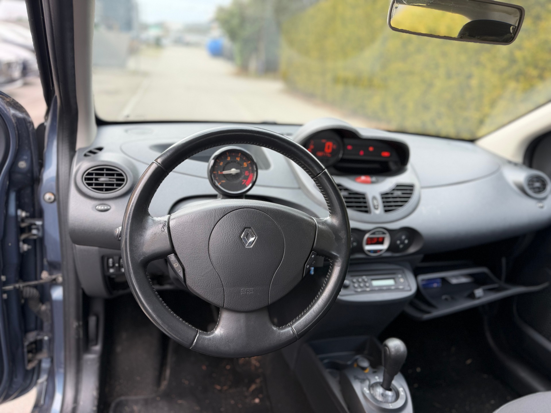 RENAULT Twingo 1.2 16V Initiale Quickshift-image-7