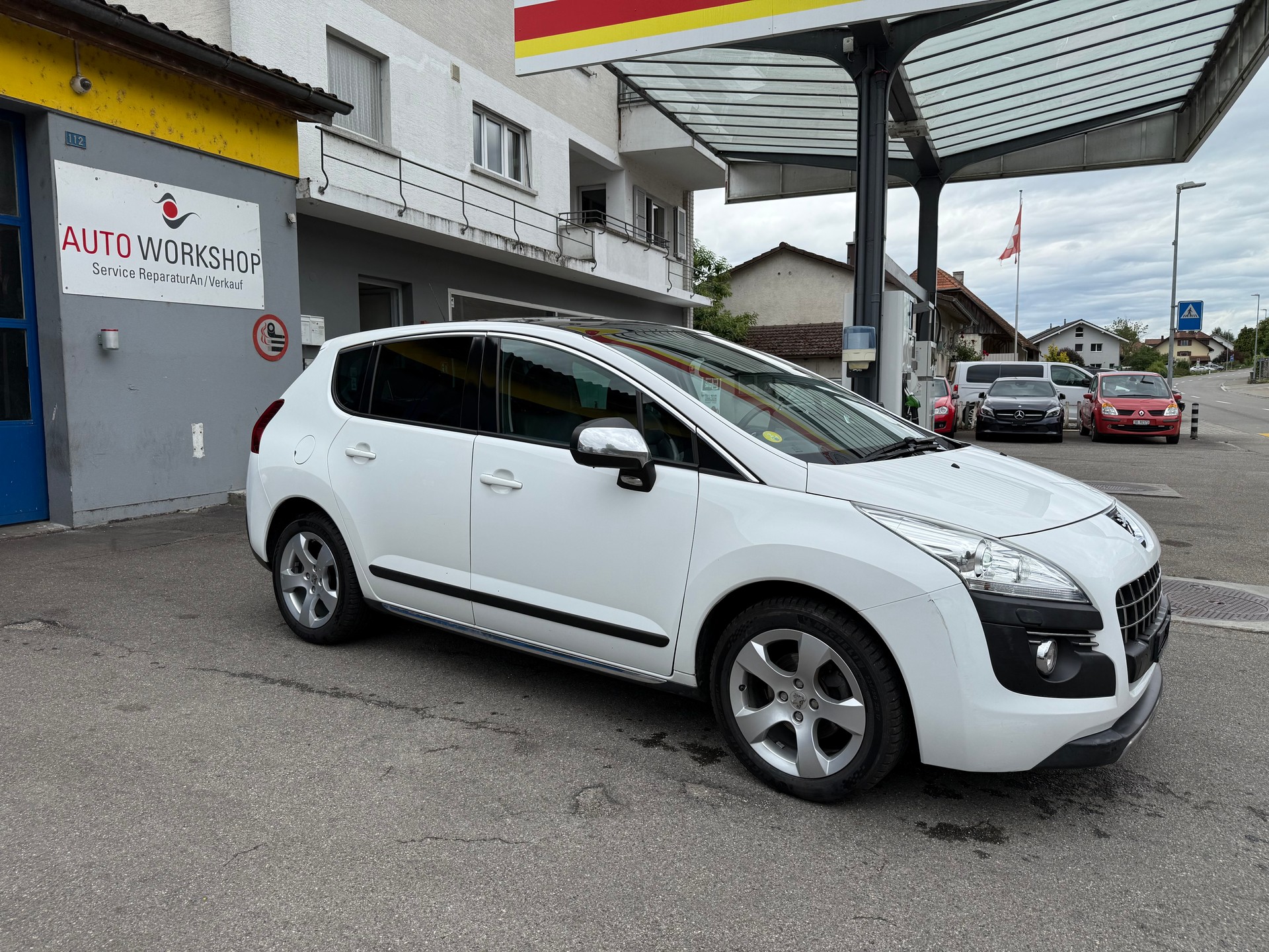 PEUGEOT 3008 1.6 HDI Allure EGS6-image-0