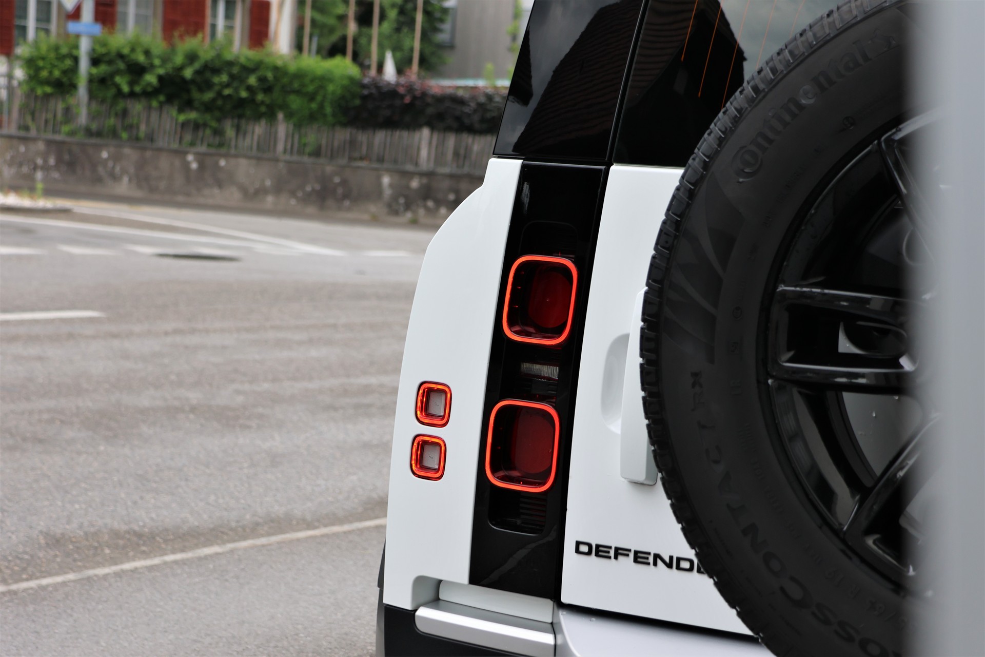 LAND ROVER Defender 90 3.0D I6 200 X-Dynamic SE AT8-image-5