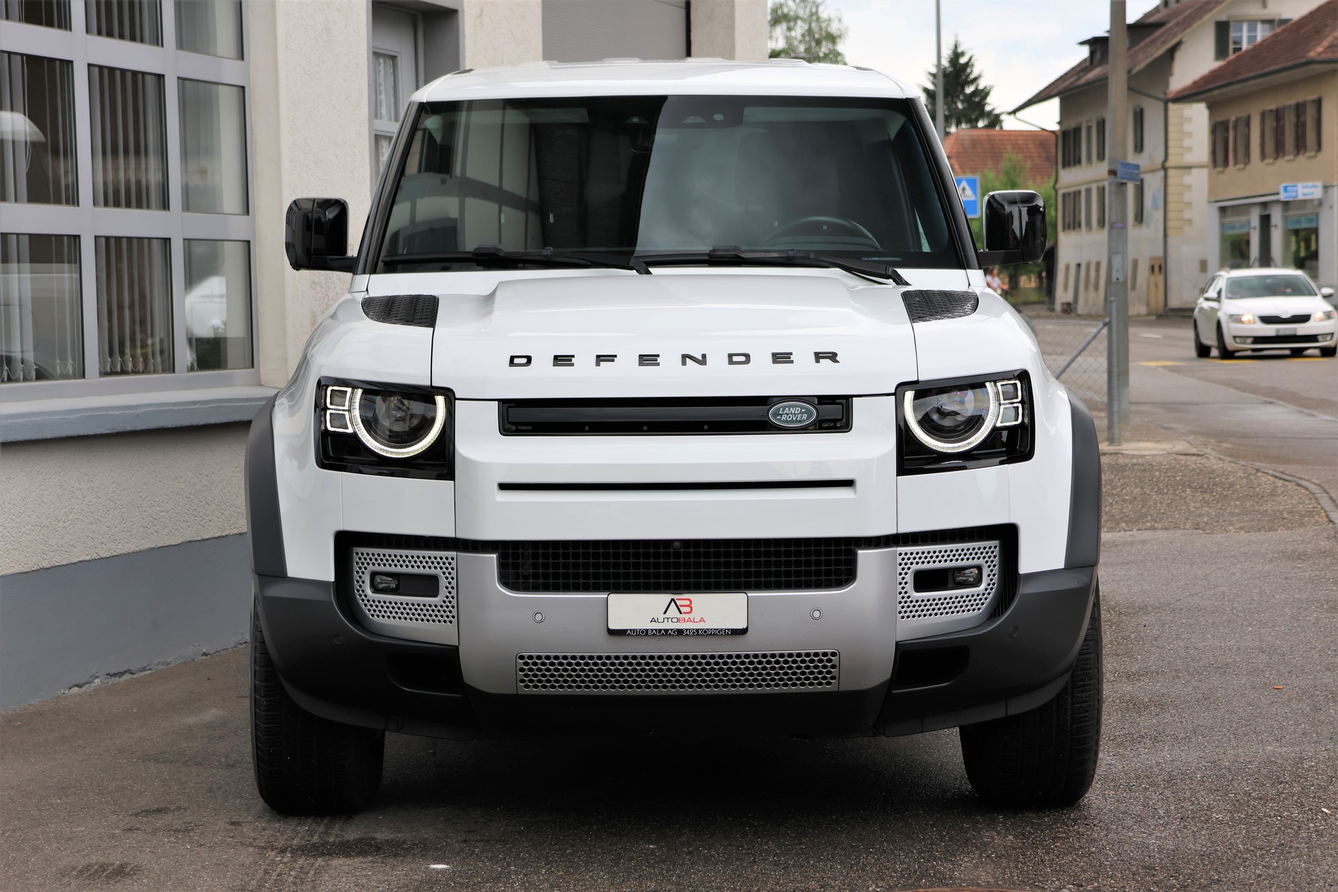 LAND ROVER Defender 90 3.0D I6 200 X-Dynamic SE AT8-image-1