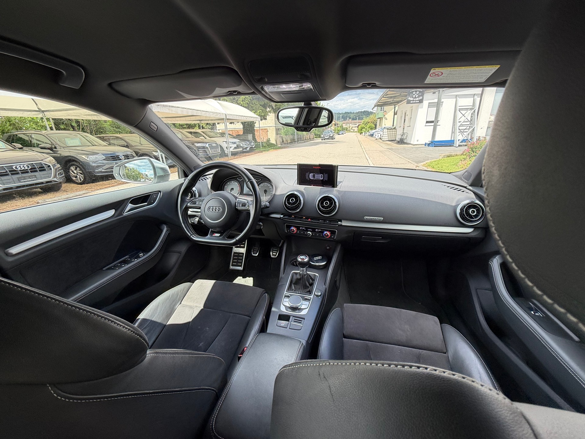 AUDI S3 Sportback 2.0 TFSI quattro-image-9