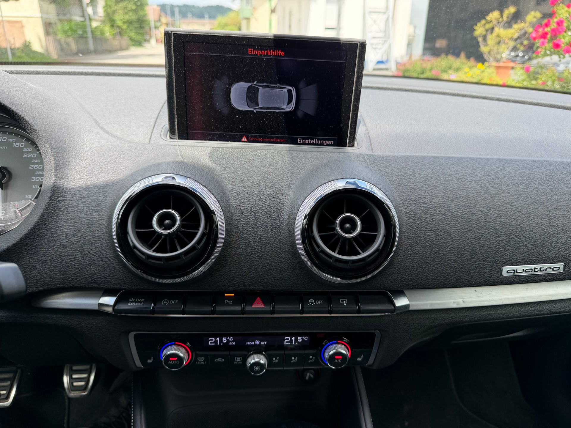 AUDI S3 Sportback 2.0 TFSI quattro-image-13