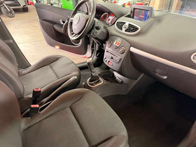 RENAULT Clio 1.2 16V Turbo Dynamique-image-9