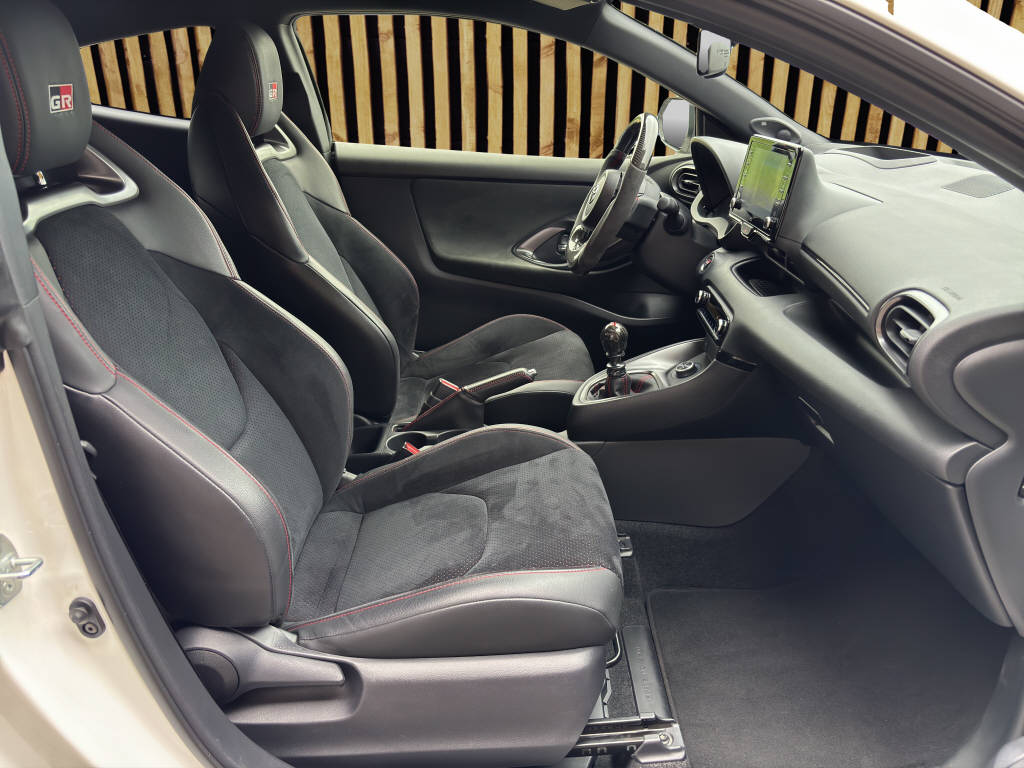 TOYOTA GR Yaris 1.6 Turbo Sport 4x4-image-4