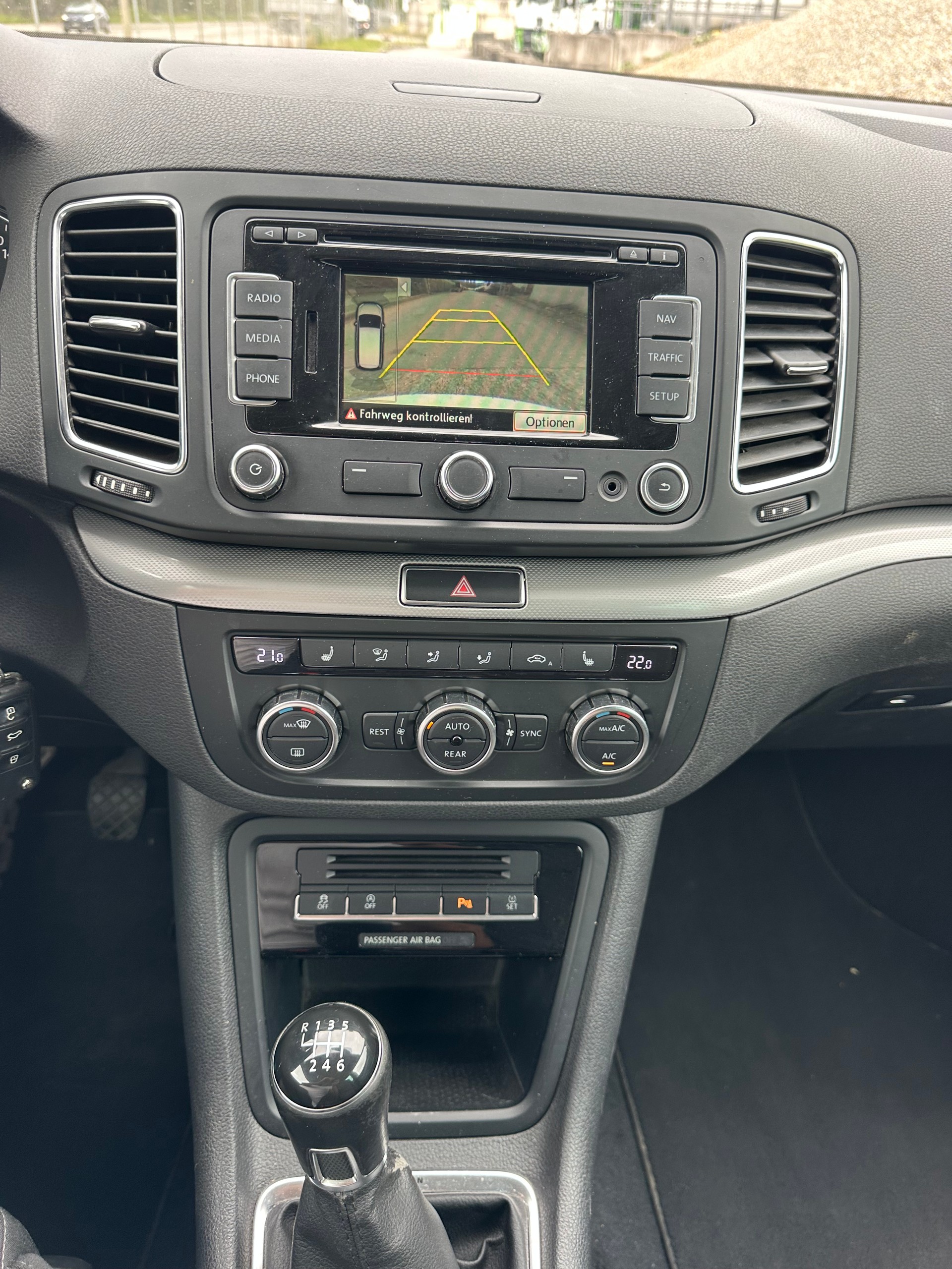 VW Sharan 2.0 TDI BMT Design 4Motion-image-8