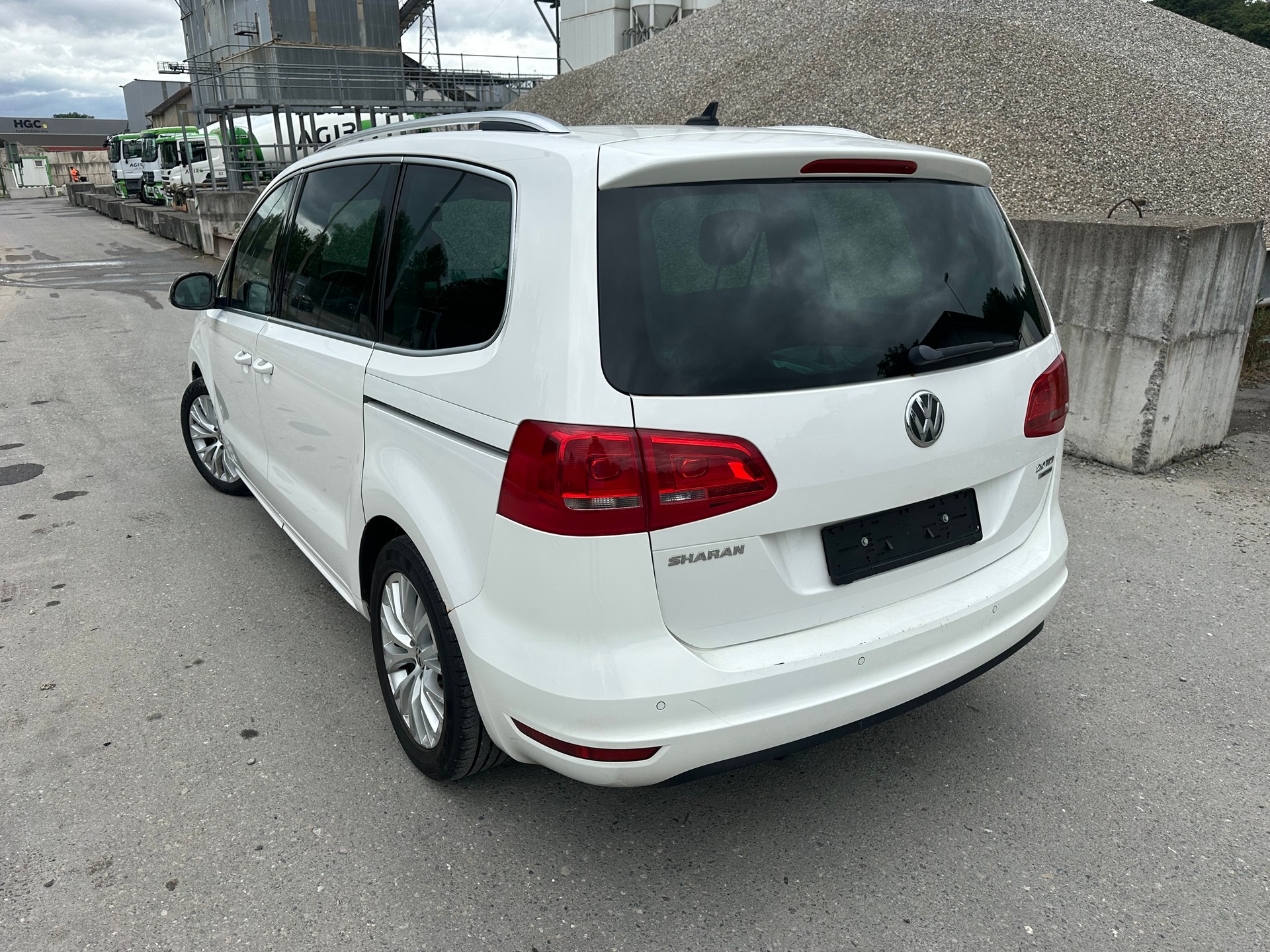 VW Sharan 2.0 TDI BMT Design 4Motion-image-1