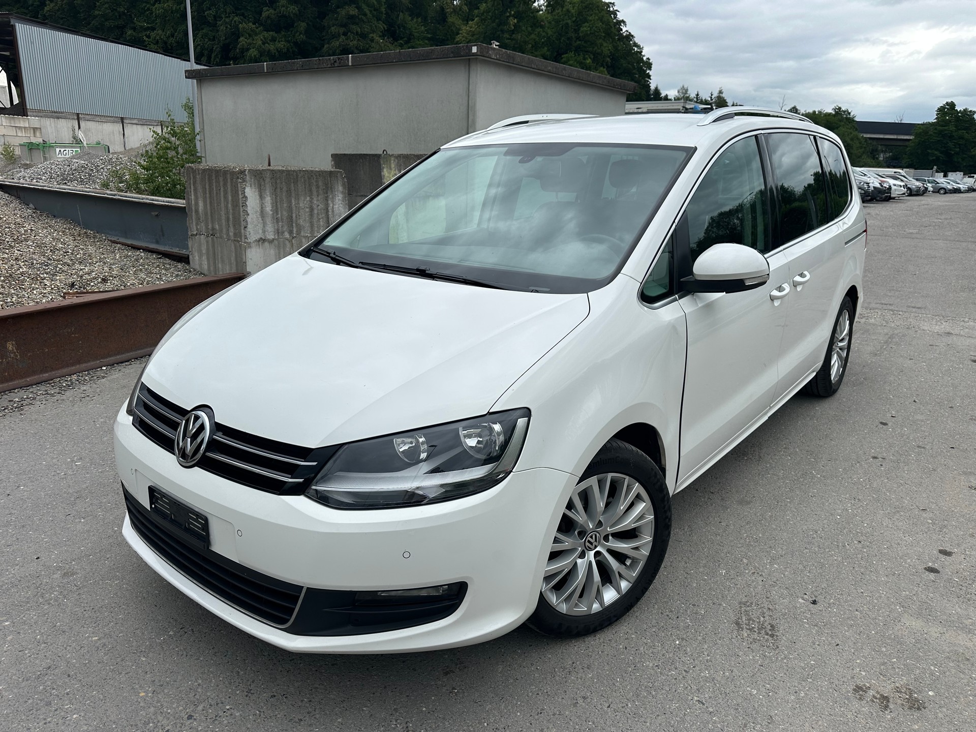 VW Sharan 2.0 TDI BMT Design 4Motion-image-2
