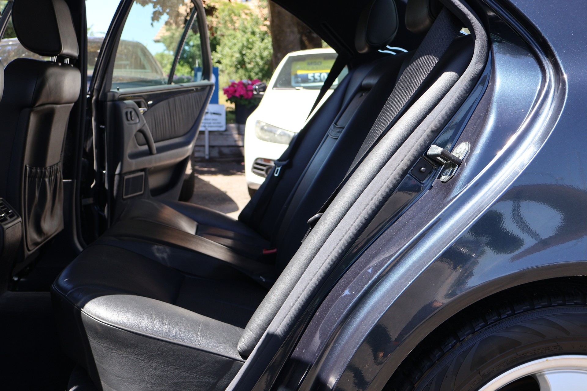 MERCEDES-BENZ E 320 Avantgarde Automatic-image-10