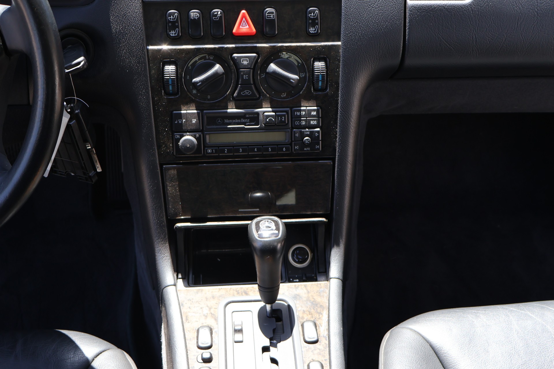 MERCEDES-BENZ E 320 Avantgarde Automatic-image-8