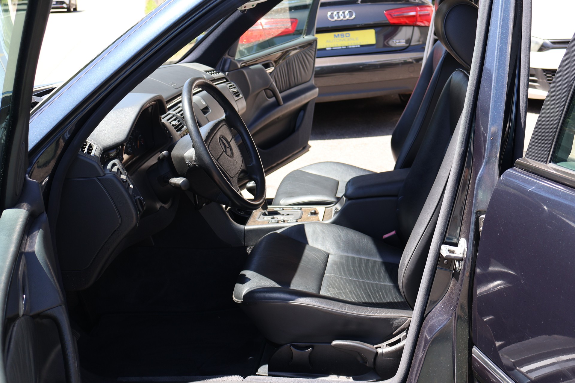 MERCEDES-BENZ E 320 Avantgarde Automatic-image-5