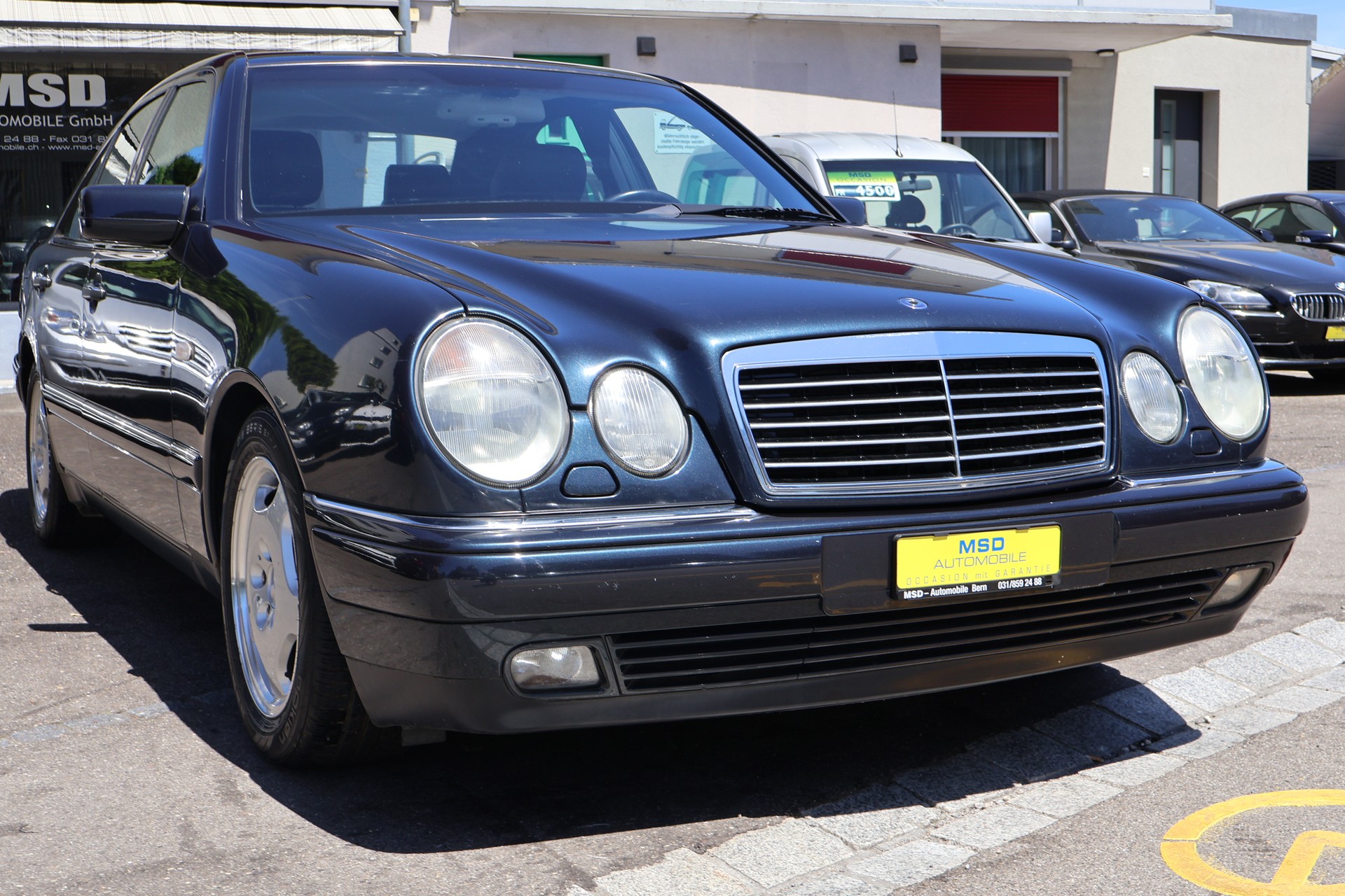 MERCEDES-BENZ E 320 Avantgarde Automatic-image-4