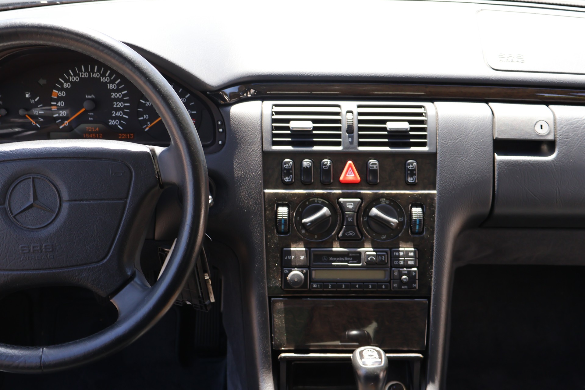 MERCEDES-BENZ E 320 Avantgarde Automatic-image-7