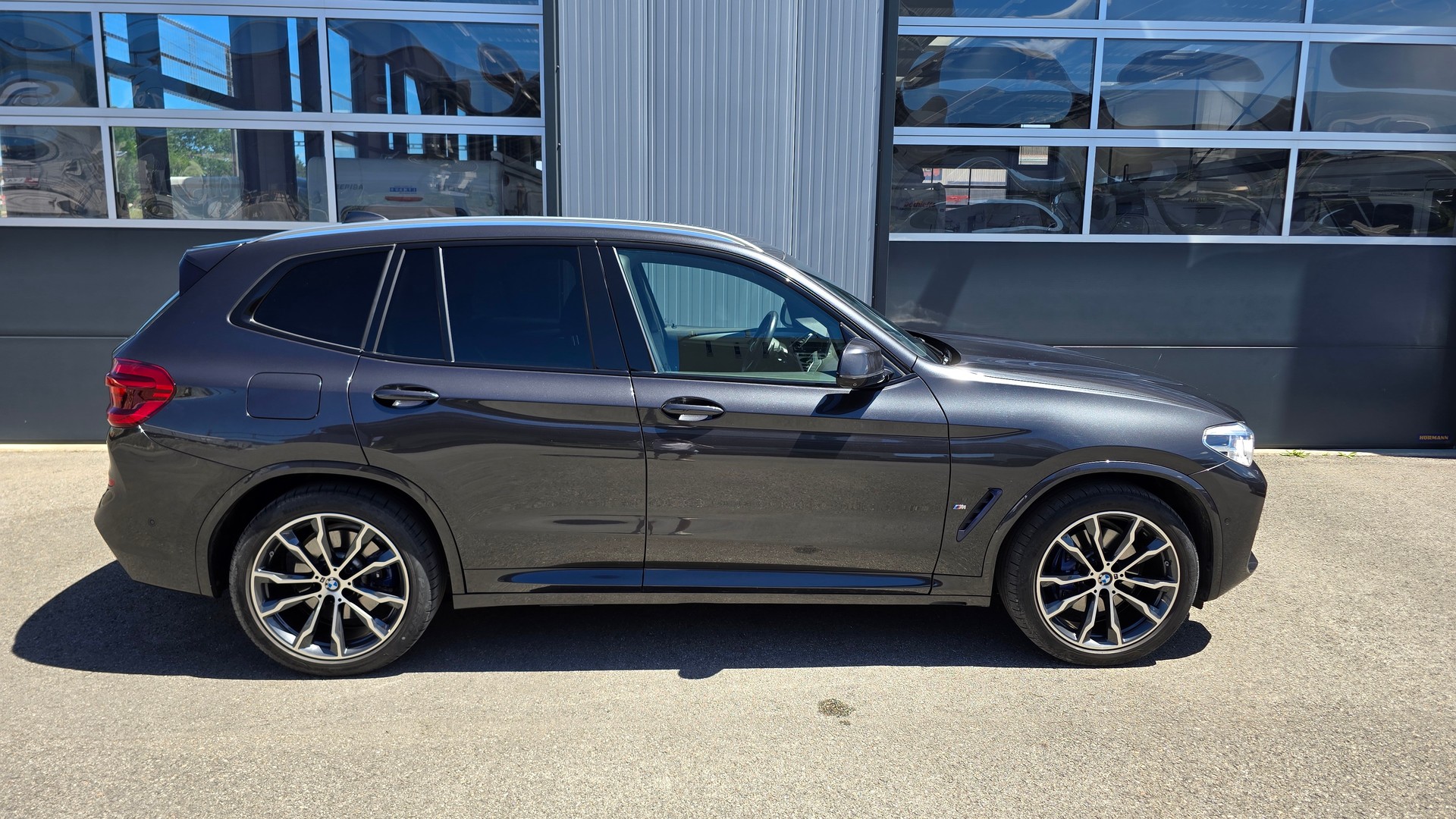 BMW 30e xDrive-image-1