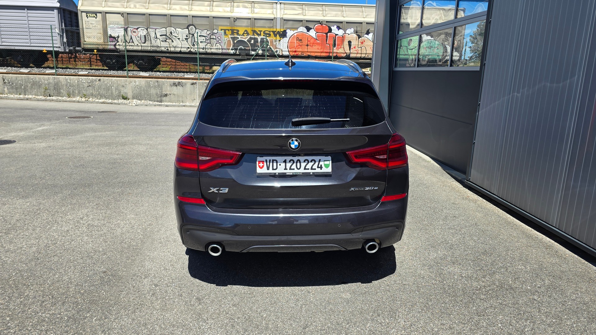 BMW 30e xDrive-image-3