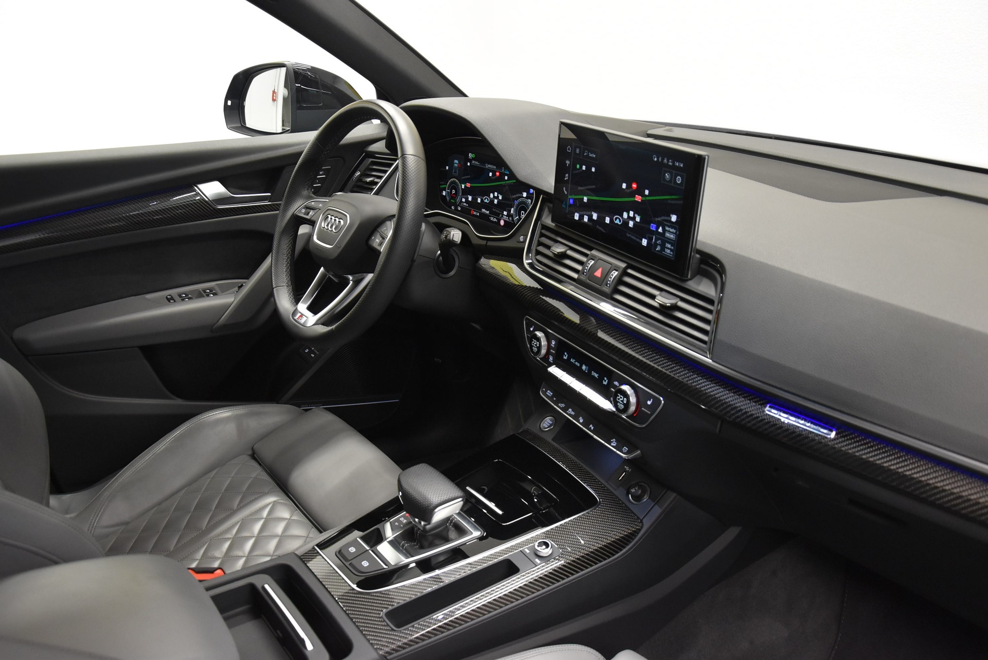 AUDI Q5 50 TFSI e PHEV S line quattro S-tronic-image-4