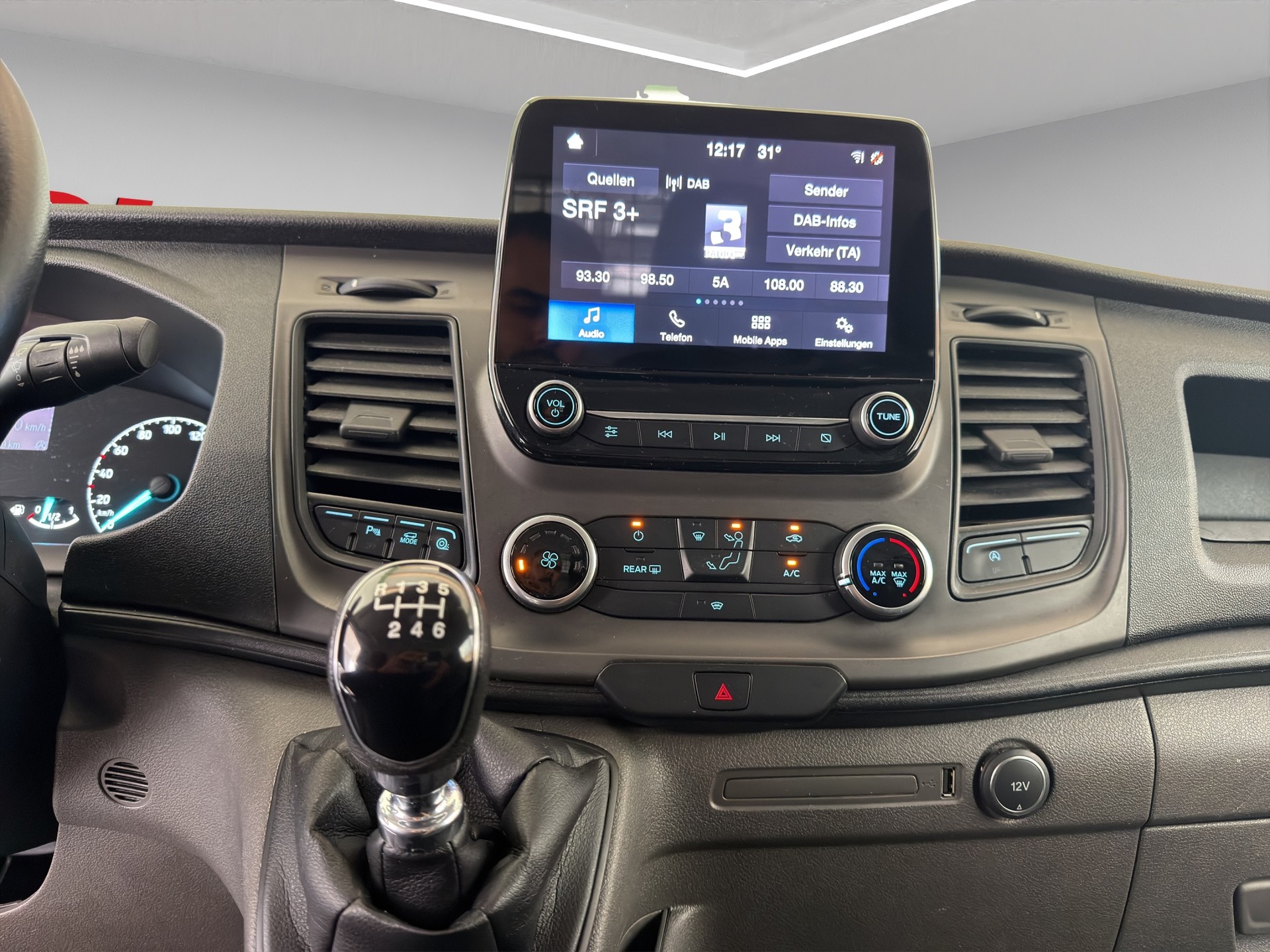 FORD Transit Custom Van 300 L2H1 Trend-image-11