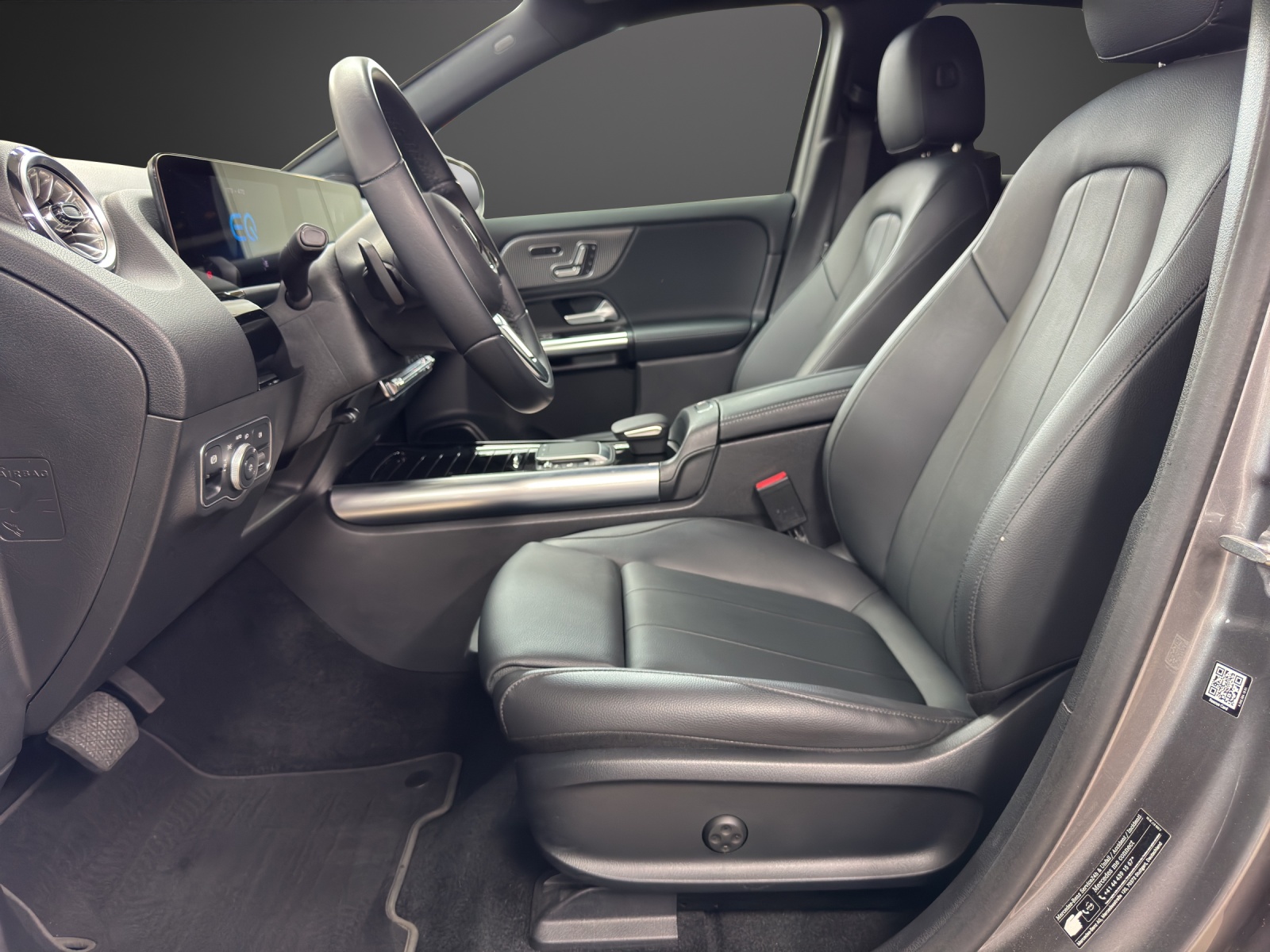 MERCEDES-BENZ EQA 350 4Matic-image-8