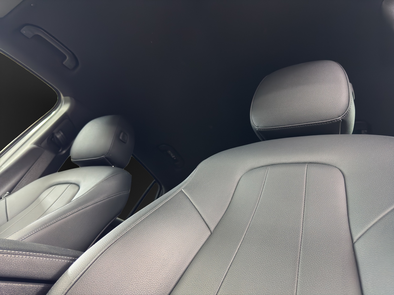 MERCEDES-BENZ EQA 350 4Matic-image-12
