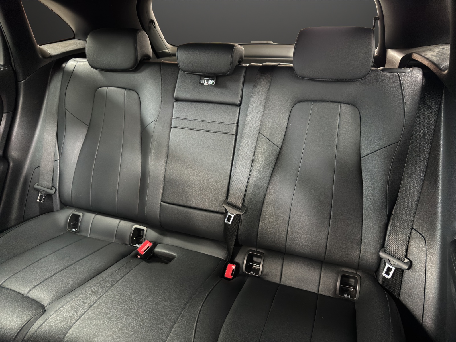 MERCEDES-BENZ EQA 350 4Matic-image-13