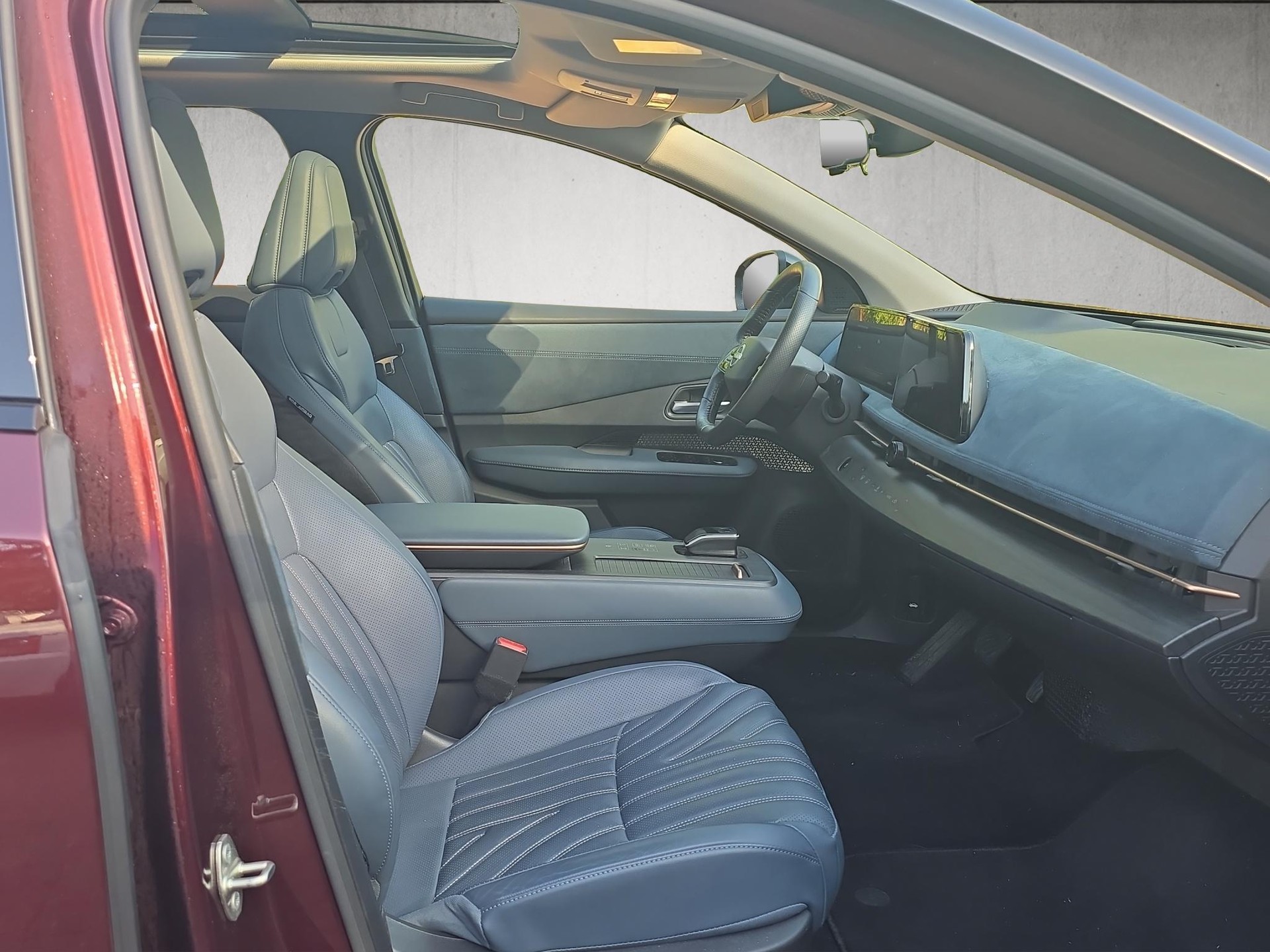 NISSAN Ariya Diamond e-4orce-image-13