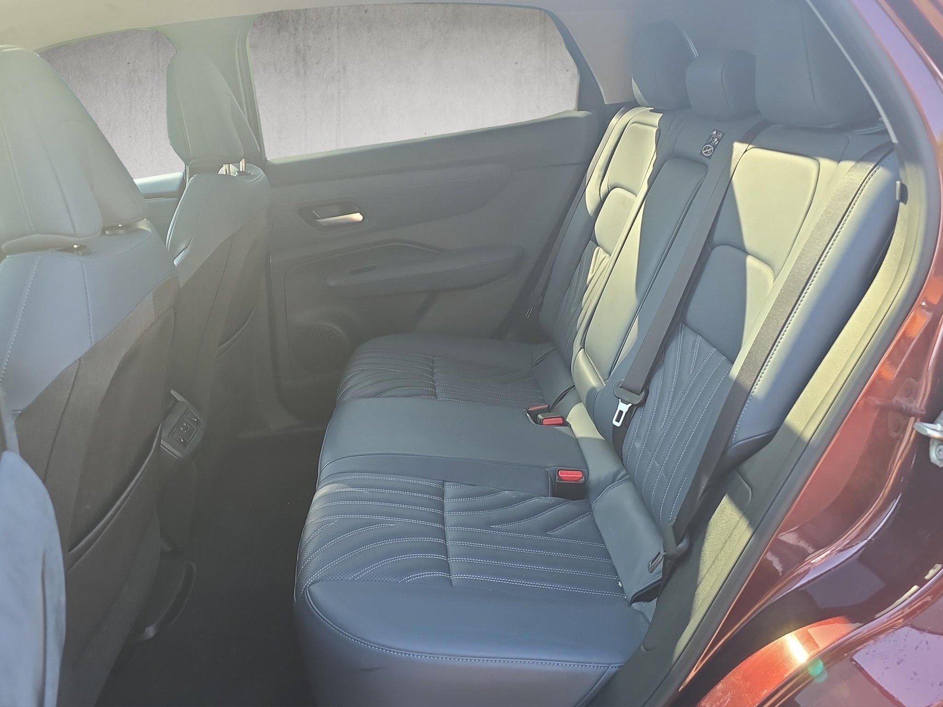 NISSAN Ariya Diamond e-4orce-image-11