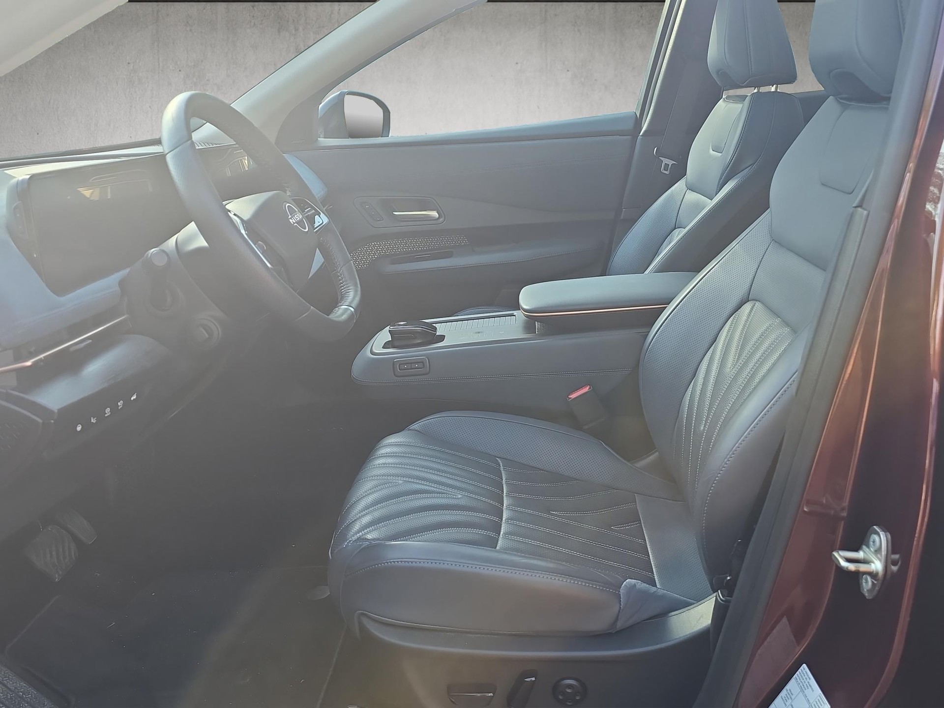 NISSAN Ariya Diamond e-4orce-image-8