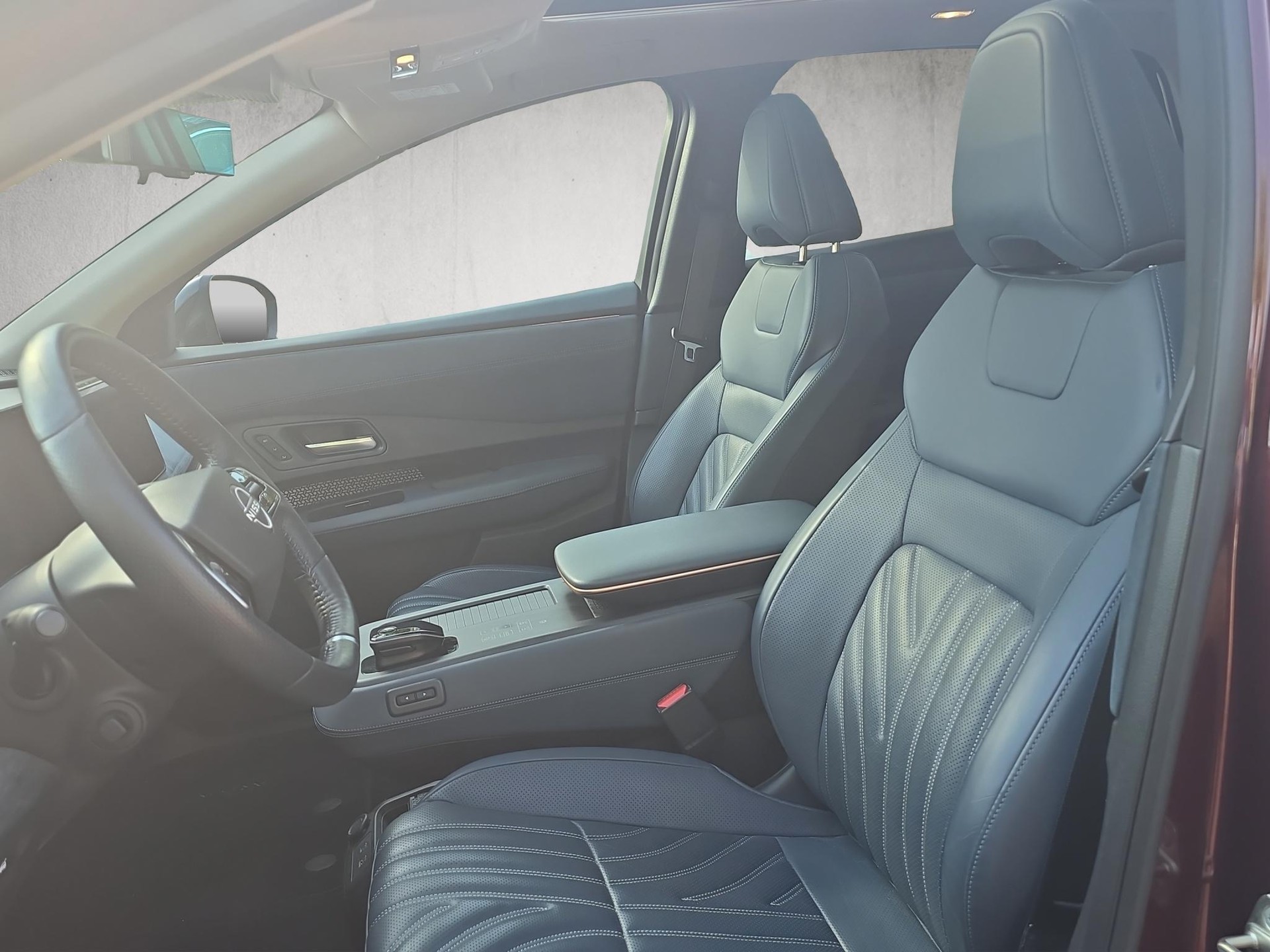 NISSAN Ariya Diamond e-4orce-image-9