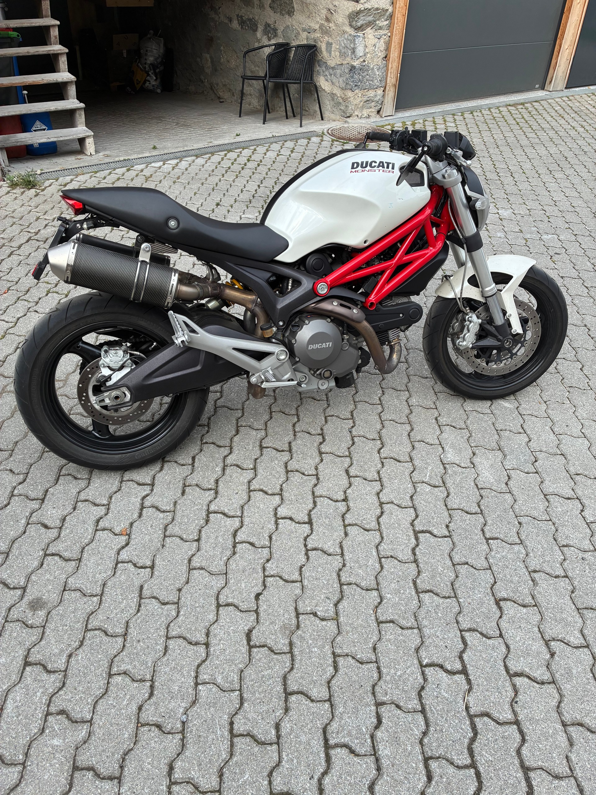 DUCATI Monster 696M-image-1