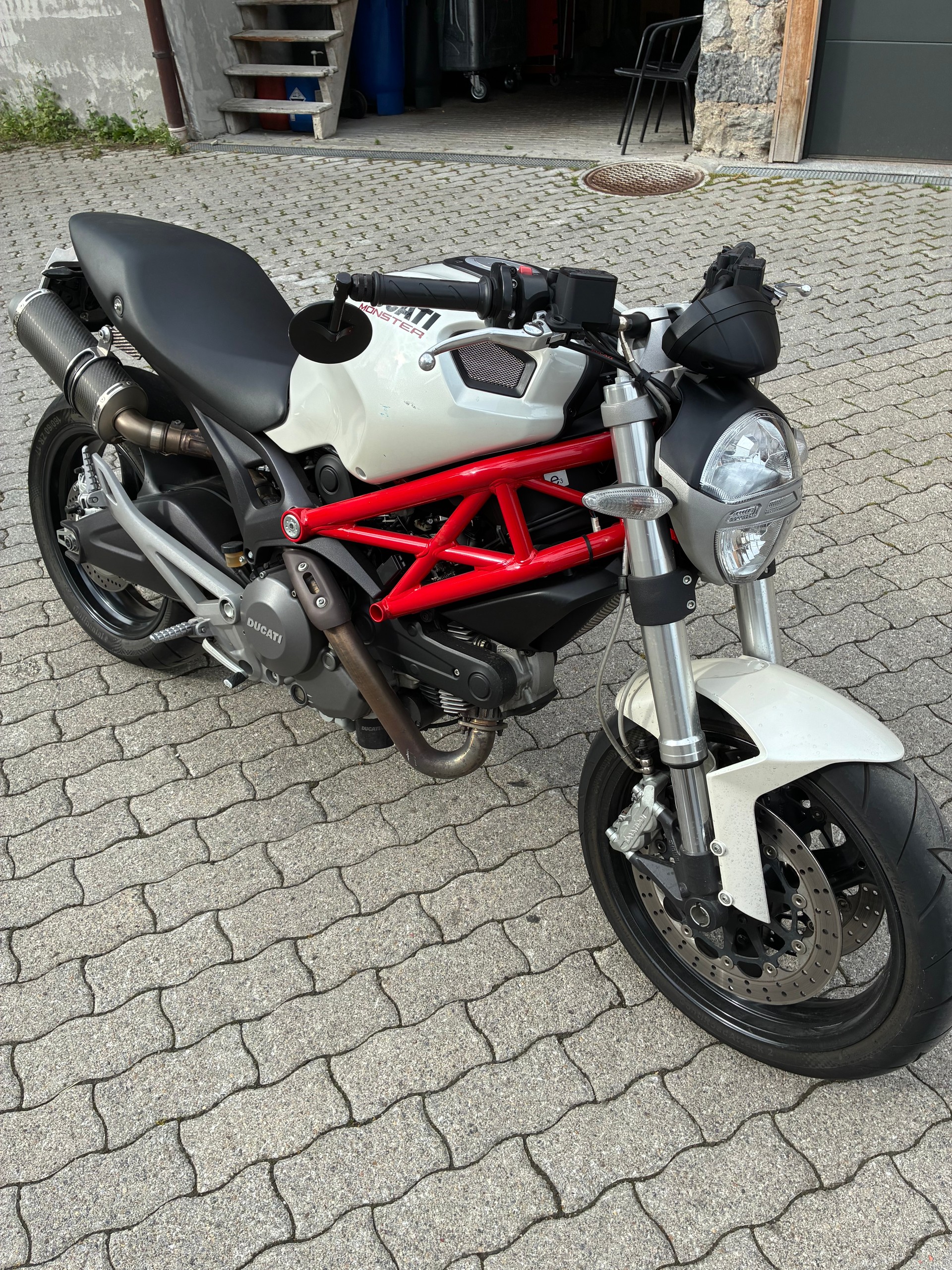 DUCATI Monster 696M-image-8