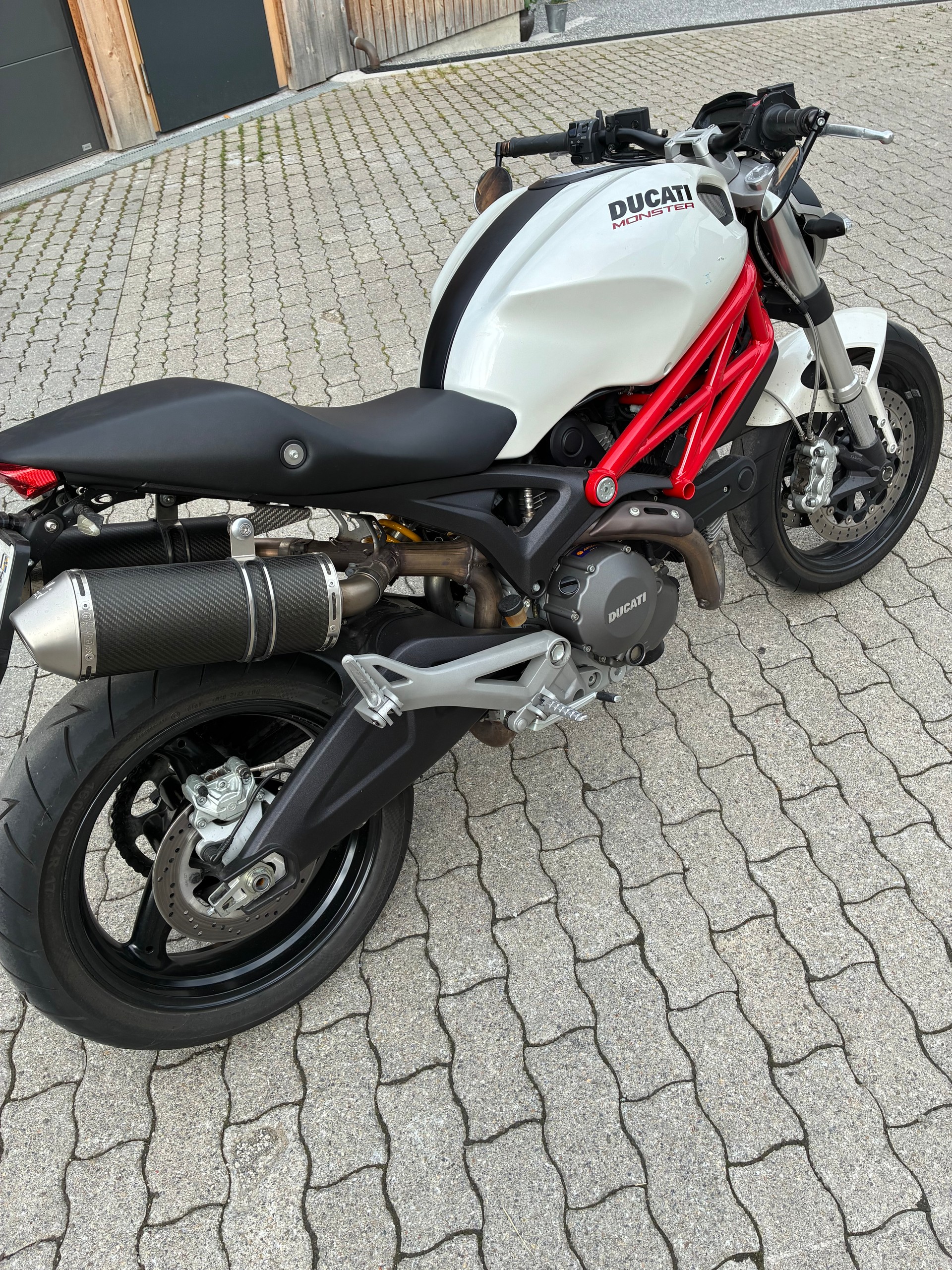 DUCATI Monster 696M-image-10